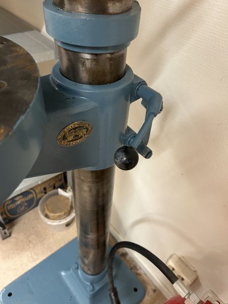 Fil:E100 låsspak bordsfäste 1.jpg